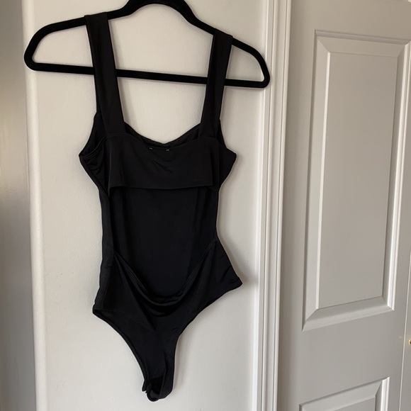 AIRY - Black Sleeveless Cut-Out Back Bodysuit - Picture 8 of 9